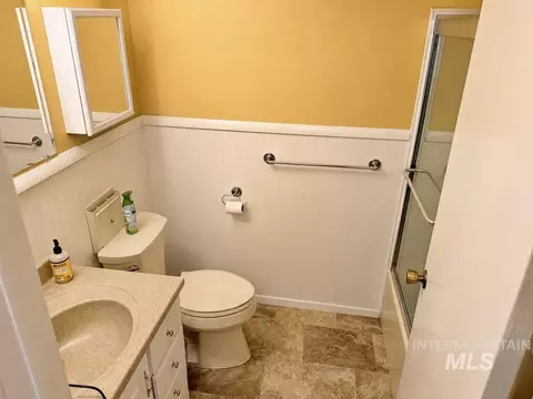 Bath - 40 Atkin Ln, Cascade, ID 83611 photo 1 of 2