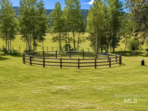 Exterior - 40 Atkin Ln, Cascade, ID 83611 photo 6 of 10