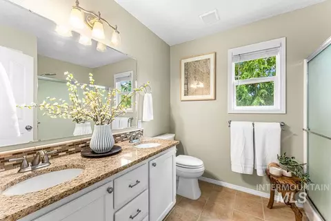 Bath - 631 N Stierman Way, Eagle, ID 83616 photo 2 of 3