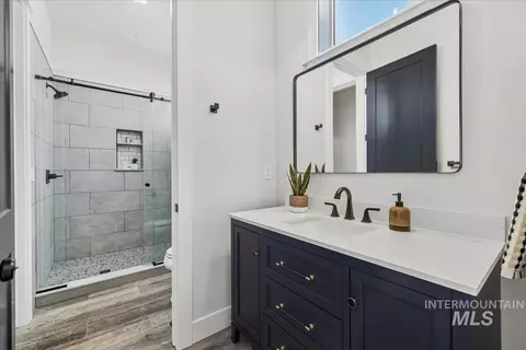 Bath - 16876 Spring Meadow Dr, Caldwell, ID 83607 photo 4 of 5