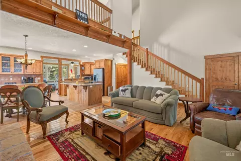 Living - 21 Starflower Dr, Cascade, ID 83611 photo 3 of 4