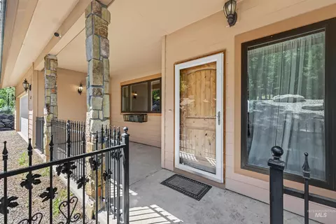 Exterior - 21 Starflower Dr, Cascade, ID 83611 photo 3 of 11