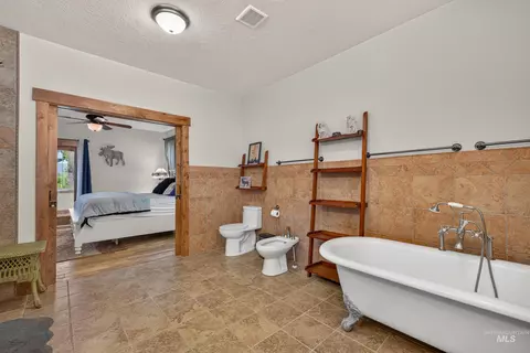 Bath - 21 Starflower Dr, Cascade, ID 83611 photo 5 of 7