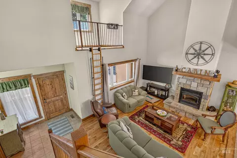 Living - 21 Starflower Dr, Cascade, ID 83611 photo 4 of 4