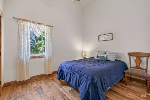 Bedroom - 21 Starflower Dr, Cascade, ID 83611 photo 6 of 7