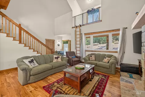 Living - 21 Starflower Dr, Cascade, ID 83611 photo 2 of 4