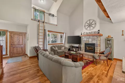 Living - 21 Starflower Dr, Cascade, ID 83611 photo 1 of 4