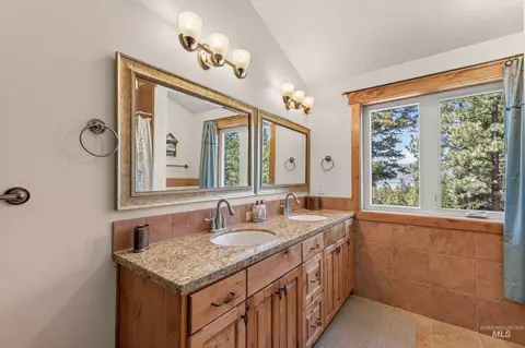 Bath - 21 Starflower Dr, Cascade, ID 83611 photo 7 of 7