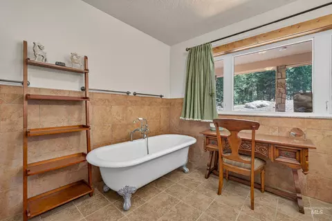 Bath - 21 Starflower Dr, Cascade, ID 83611 photo 4 of 7