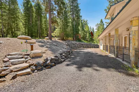 Exterior - 21 Starflower Dr, Cascade, ID 83611 photo 4 of 11