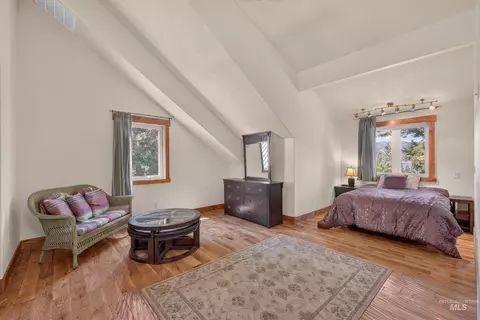 Bedroom - 21 Starflower Dr, Cascade, ID 83611 photo 3 of 7