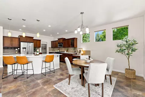 Dining - 711 W Colbert St, Meridian, ID 83646 photo 2 of 3