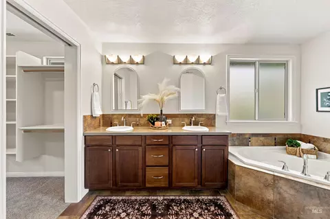 Bath - 711 W Colbert St, Meridian, ID 83646 photo 4 of 6
