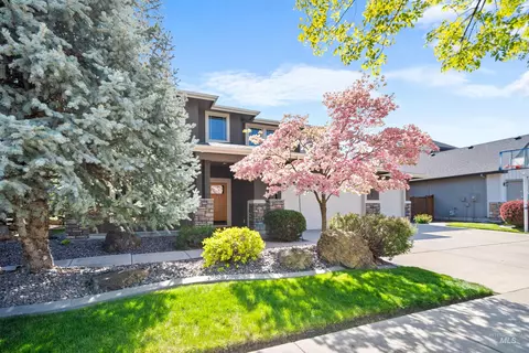 Exterior - 711 W Colbert St, Meridian, ID 83646 photo 3 of 13
