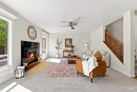 Living - 711 W Colbert St, Meridian, ID 83646 photo 1 of 6
