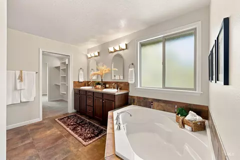 Bath - 711 W Colbert St, Meridian, ID 83646 photo 2 of 6