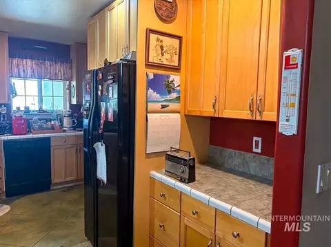 Kitchen - 1915 E 3100 S, Wendell, ID 83355 photo 2 of 3