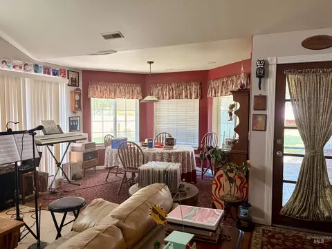 Dining - 1915 E 3100 S, Wendell, ID 83355 photo 1 of 1