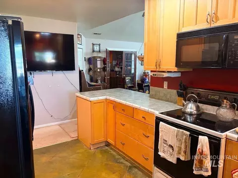 Kitchen - 1915 E 3100 S, Wendell, ID 83355 photo 3 of 3