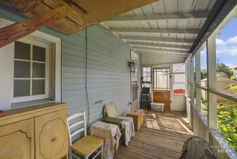 Exterior - 108 E C St, Shoshone, ID 83352 photo 4 of 9
