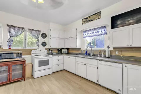 Kitchen - 108 E C St, Shoshone, ID 83352 photo 1 of 1
