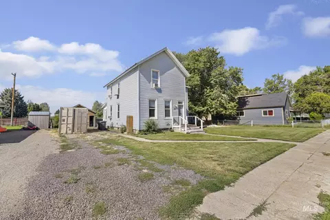 Exterior - 108 E C St, Shoshone, ID 83352 photo 3 of 9