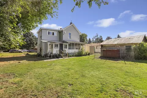 Exterior - 108 E C St, Shoshone, ID 83352 photo 7 of 9
