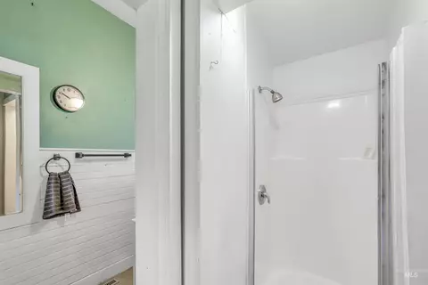 Bath - 108 E C St, Shoshone, ID 83352 photo 1 of 2