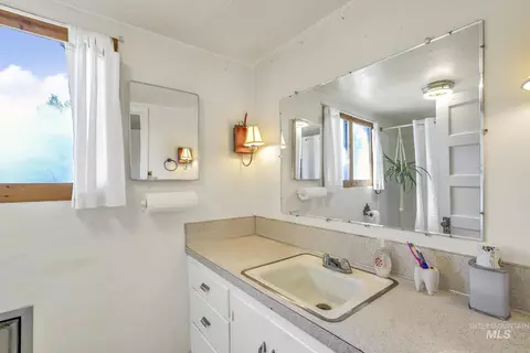 Bath - 108 E C St, Shoshone, ID 83352 photo 2 of 2