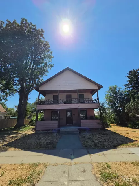 225 S 4th E, Mountain Home, ID 83647