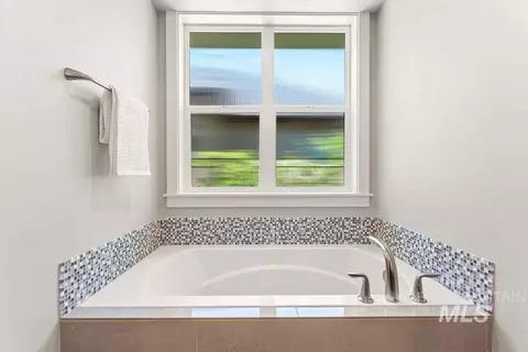 Bath - 2986 S Fox Run Ave, Eagle, ID 83616 photo 1 of 3