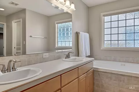 Bath - 2057 E Walling Ct, Boise, ID 83712 photo 2 of 4