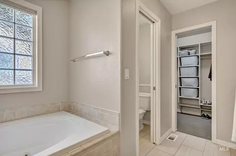 Bath - 2057 E Walling Ct, Boise, ID 83712 photo 3 of 4