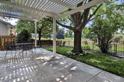 Exterior - 2057 E Walling Ct, Boise, ID 83712 photo 6 of 9