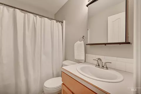 Bath - 2057 E Walling Ct, Boise, ID 83712 photo 4 of 4