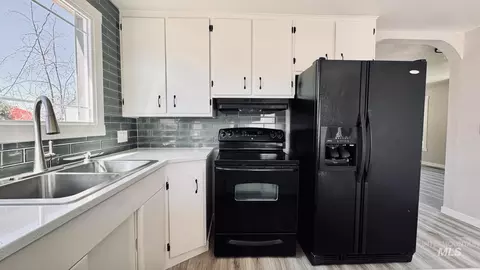 Kitchen - 437 2nd Ave E, Wendell, ID 83355 photo 2 of 2