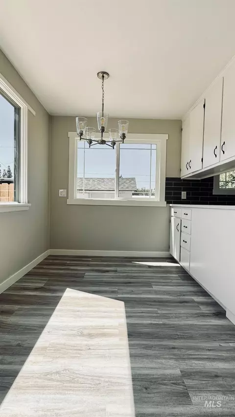 Dining - 437 2nd Ave E, Wendell, ID 83355 photo 1 of 1