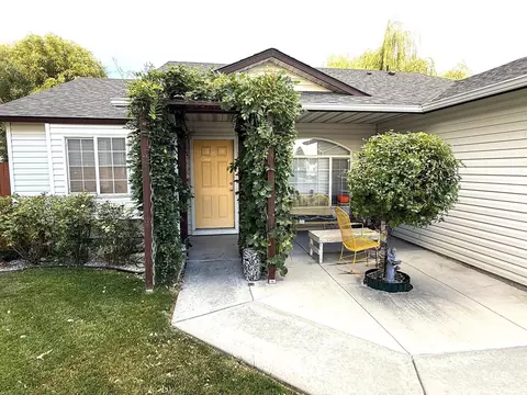 332 W Mule Ct, Kuna, ID 83634