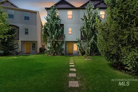 8842 W Pine Valley Ln, Boise, ID 83709