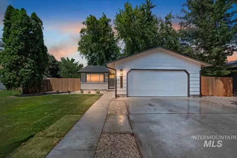 6904 W Bluebird Dr, Boise, ID 83714