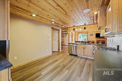 14 Melonie Loop, Cascade, ID 83611 photo 10