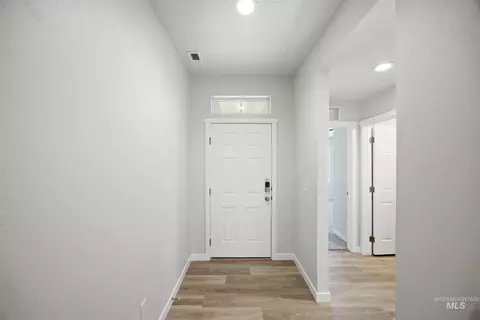 Entry Way - 208 W 17th Ave, Jerome, ID 83338 photo 1 of 1