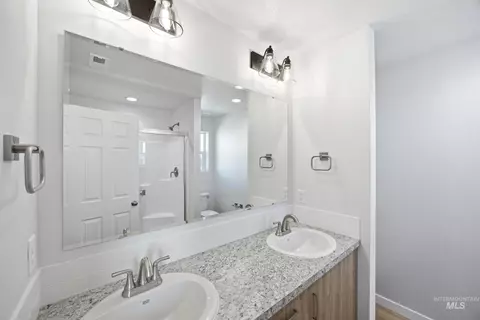 Bath - 208 W 17th Ave, Jerome, ID 83338 photo 2 of 2