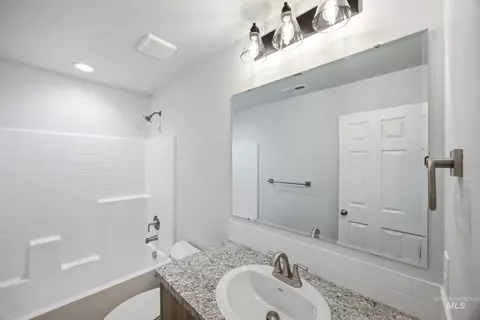 Bath - 208 W 17th Ave, Jerome, ID 83338 photo 1 of 2