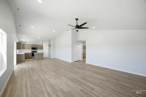 Living - 208 W 17th Ave, Jerome, ID 83338 photo 3 of 3