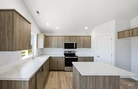 Kitchen - 208 W 17th Ave, Jerome, ID 83338 photo 2 of 3