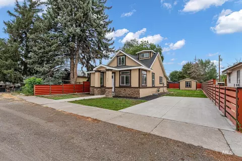 210 Oregon St, Gooding, ID 83330 photo 2