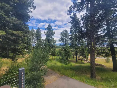 1629 W Mountain Rd, Cascade, ID 83611 photo 2