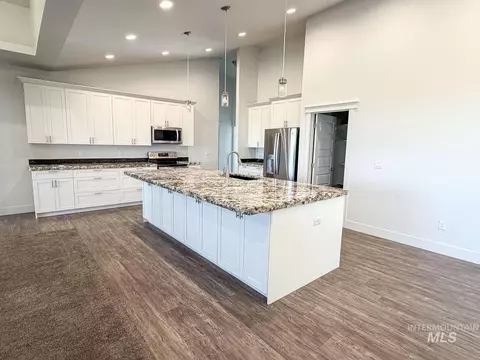 Kitchen - 2085 E 900 S, Hazelton, ID 83335 photo 2 of 2