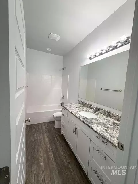 Bath - 2085 E 900 S, Hazelton, ID 83335 photo 4 of 5